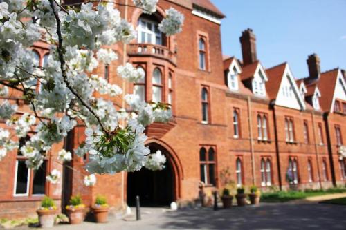 Gallery image of Girton College Cambridge in Cambridge