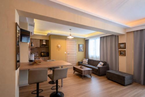 Ririka Athens Homes - Boutique Apartments in Historic Psyrri near Monastiraki Metro