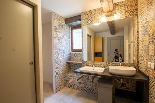 a bathroom with a sink and a mirror at Moulin neuf de combecave pour 4 in Saint-Amand-de-Vergt