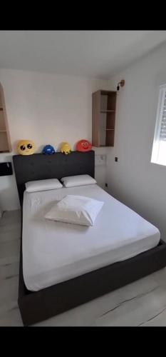 a bed with white sheets and pillows in a room at Chez JP & NATH in Alcossebre