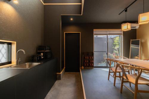 鶴Inn 贅沢な和モダン一軒家 天下茶屋駅徒歩8分 難波 心斎橋 関西空港へ直通 松翠居