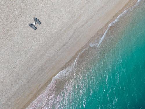 two cars parked on the beach near the ocean at Villa Dorianna in Egira