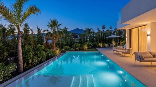VACATION MARBELLA I Villa The Address, Brand-New Villa, Private Turquoise Pool, 6BDR, Prime Golf Valley Location, Minutes from Puerto Banus, Luxury Interiors, Private GYM, Lounge Bar