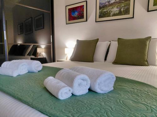 two rolls of towels on a bed in a bedroom at Faggi & Quiet in Mandello del Lario