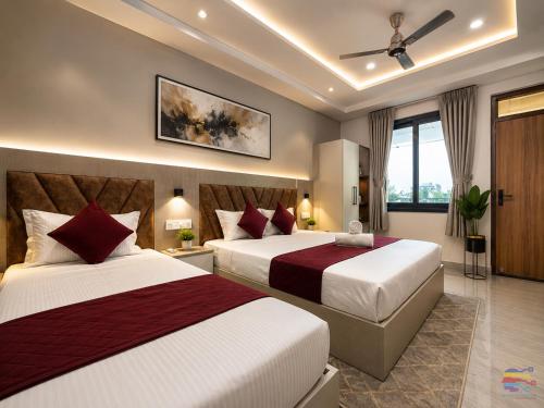 a hotel room with two beds and a window at Hotel Shanti Residency Vrindavan in Vrindāvan