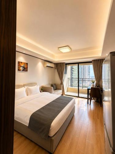 a bedroom with a large bed and a large window at Tian Yue Hotel in Phnom Penh