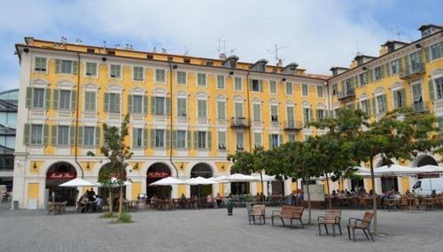 Garibaldi Studio near Port and Place du Pin Nice