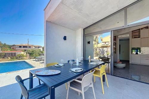 Contemporary villa with pool in Trinité