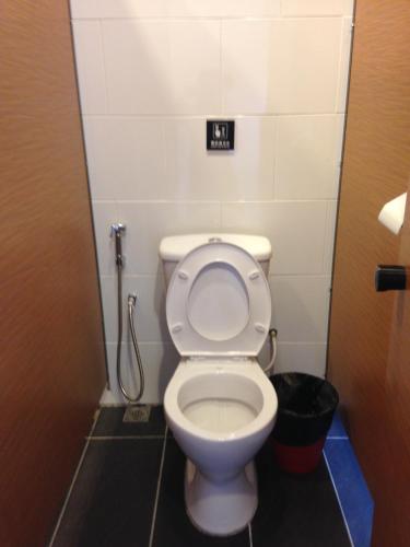 Un baño de Cube Bed Station & Tours Sdn Bhd