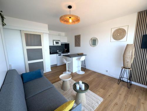 Vue mer panoramique avec balcon, emplacement idéal