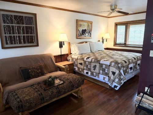 a hotel room with a bed and a couch at Sunnyside Knoll- 3 studio in Estes Park