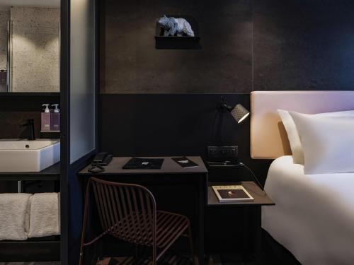 TRIBE Paris Batignolles