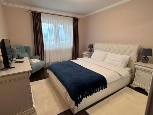a bedroom with a bed and a desk and a window at Casa Carolina in Alba Iulia