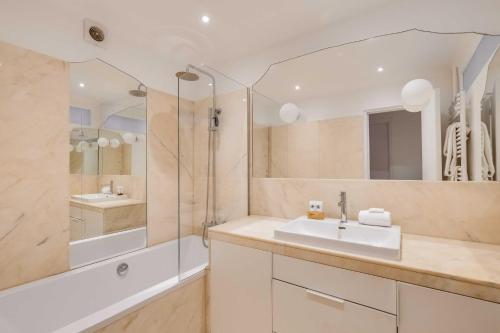 Modern 1BDR 2P flat with a balcony – Ménilmontant
