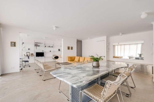 Modern 1BDR 2P flat with a balcony – Ménilmontant