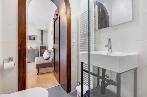 a bathroom with a sink and a mirror at Villa Ulrica in Nago-Torbole