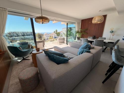 Modern Sea View 3 Bedroom Apartment