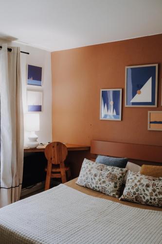 a bedroom with a bed and a desk with a chair at Auberge d'Anthy in Anthy