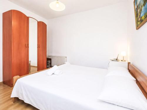 Apartment Ein Apartment im Ferienhaus Zweirosen by Interhome