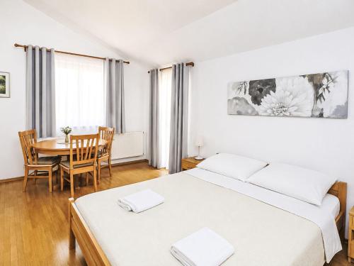 Apartment Ein Apartment im Ferienhaus Zweirosen by Interhome