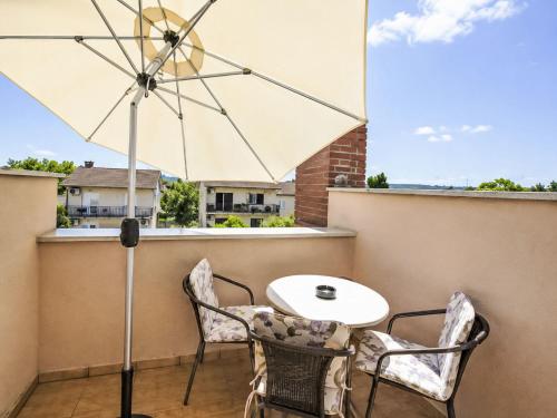 Apartment Ein Apartment im Ferienhaus Zweirosen by Interhome