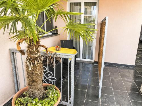Apartment Ein Apartment im Ferienhaus Zweirosen by Interhome