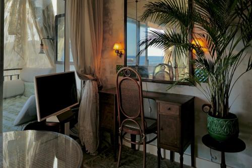 a room with a desk with a computer and a plant at Seaview Beach Residence Malgrat de Mar in Malgrat de Mar