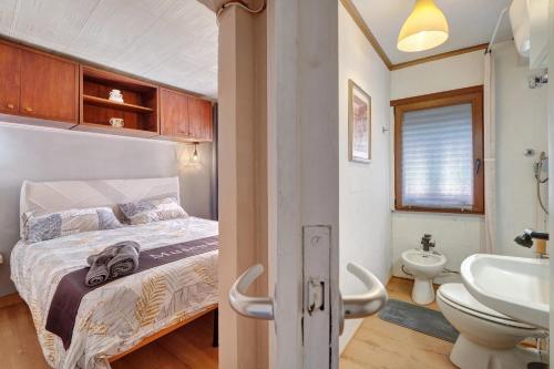 a bedroom with a bed and a sink and a toilet at Museum view, Vista sul museo B in Sassello