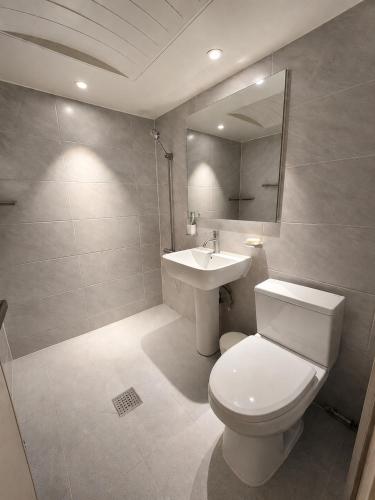 a bathroom with a toilet and a sink at Olli Haus in Seoul