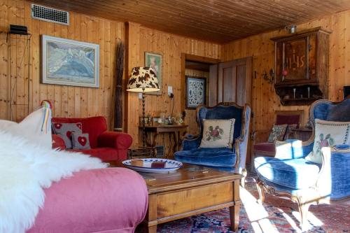 Révines - Champéry - chalet de 1845 - By BDC