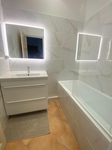 Nice loft sur mer & port - balcon & clim