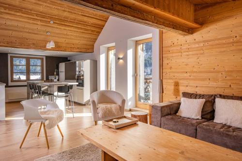 Toits des Pècles Stylish Alpine Loft with Mont Blanc Views
