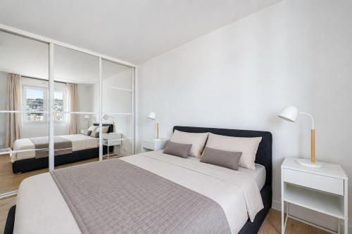 Exceptional 2 bedroom apartment with AC WiFi, sea vies and parking in Nice