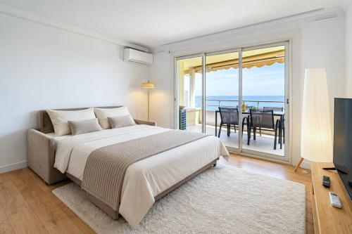 Exceptional 2 bedroom apartment with AC WiFi, sea vies and parking in Nice