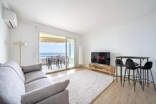 Exceptional 2 bedroom apartment with AC WiFi, sea vies and parking in Nice