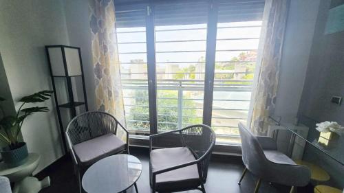 Charming 1-Bedroom Apartment on Calle Timón