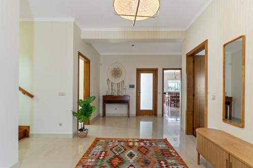 Elegant sea view 4 bedroom villa pool, BBQ