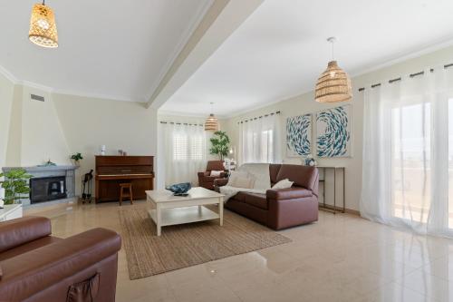 Elegant sea view 4 bedroom villa pool, BBQ