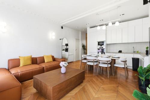 Vibrant 2BR Apartment Near Bastille & Le Marais