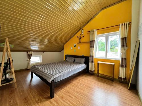 a bedroom with a bed with a wooden ceiling at TeeDalat Home in Khu Chi Lăng