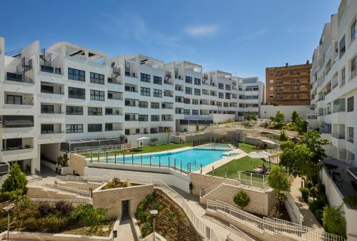 Modern 2Bed Estepona Apartment with Pool & Terrace