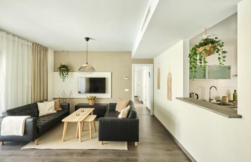 Modern 2Bed Estepona Apartment with Pool & Terrace