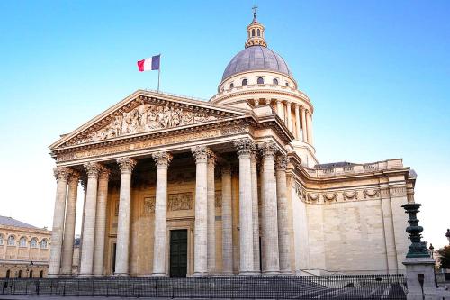 Authentic and Large 1 bdr Flat - Facing Notre Dame