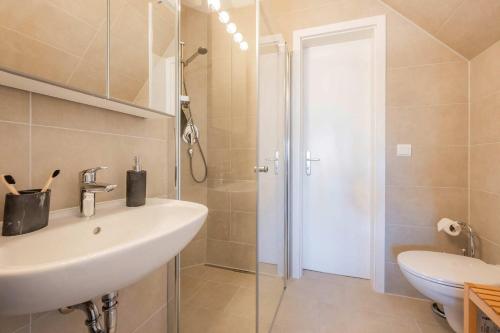 a bathroom with a sink and a shower at Ferienanlage Seeblick Aquamarin in Koserow