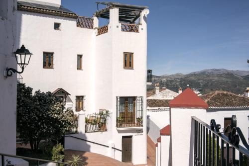 a large white building with a red roof at Hotel Los Castaños in Cartajima