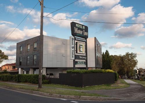 a building with a sign for a theater at Motel 10 in Bankstown