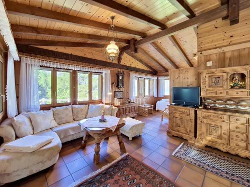 a living room with a couch and a tv at Chalet Himmulriich by Interhome in Gasenried