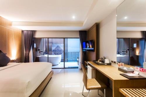 Chaweng Cove Beach Resortにあるベッド