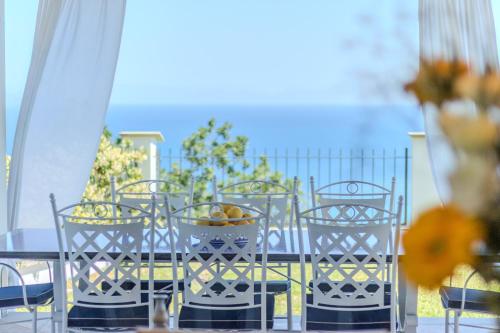 a table with chairs and a bowl of fruit on it at Villa Greta in Porto San Giorgio