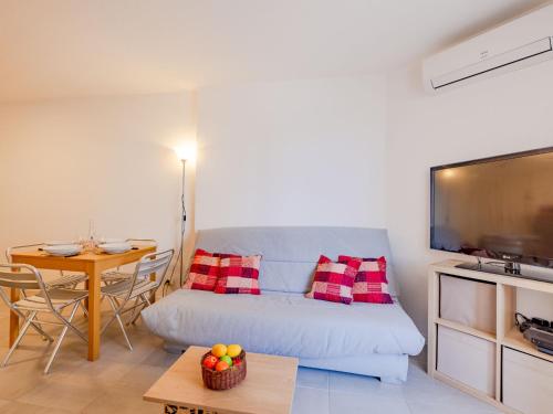 Studio Régina-15 by Interhome